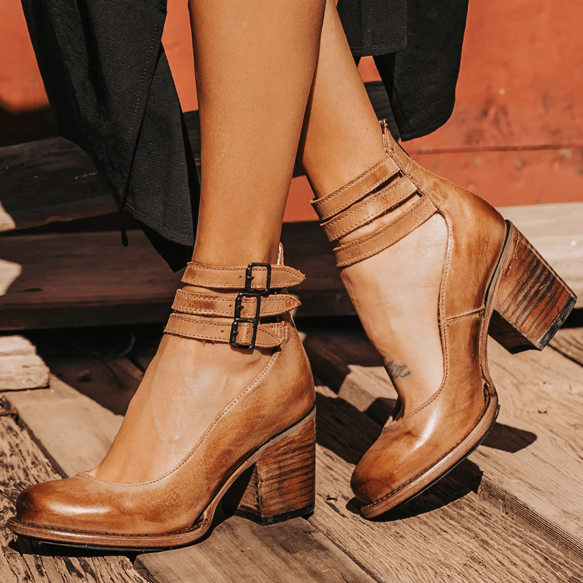 Elegant Comfort Sandals with Ergonomic Sole 1