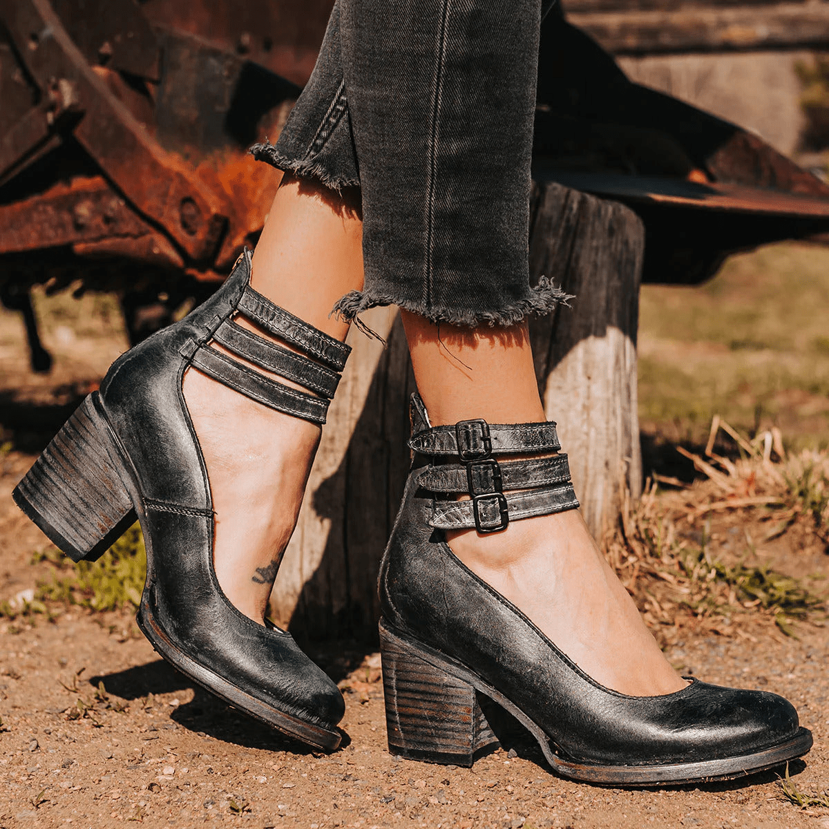 Elegant Comfort Sandals with Ergonomic Sole 2