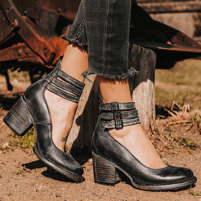 Elegant Comfort Sandals with Ergonomic Sole 2