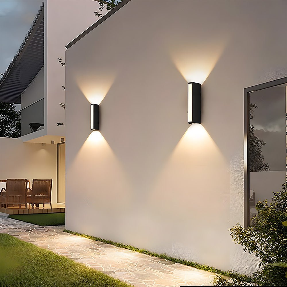 Modern Outdoor LED Wall Light in Black Aluminum 1