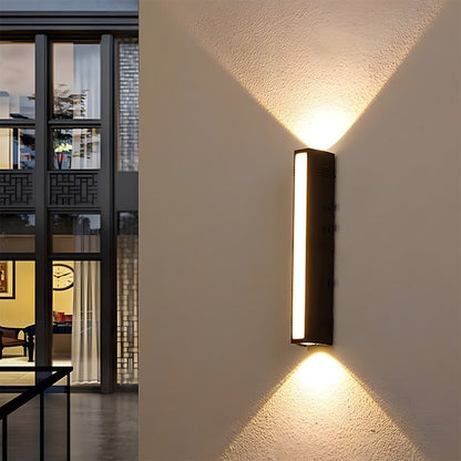 Modern Outdoor LED Wall Light in Black Aluminum 9