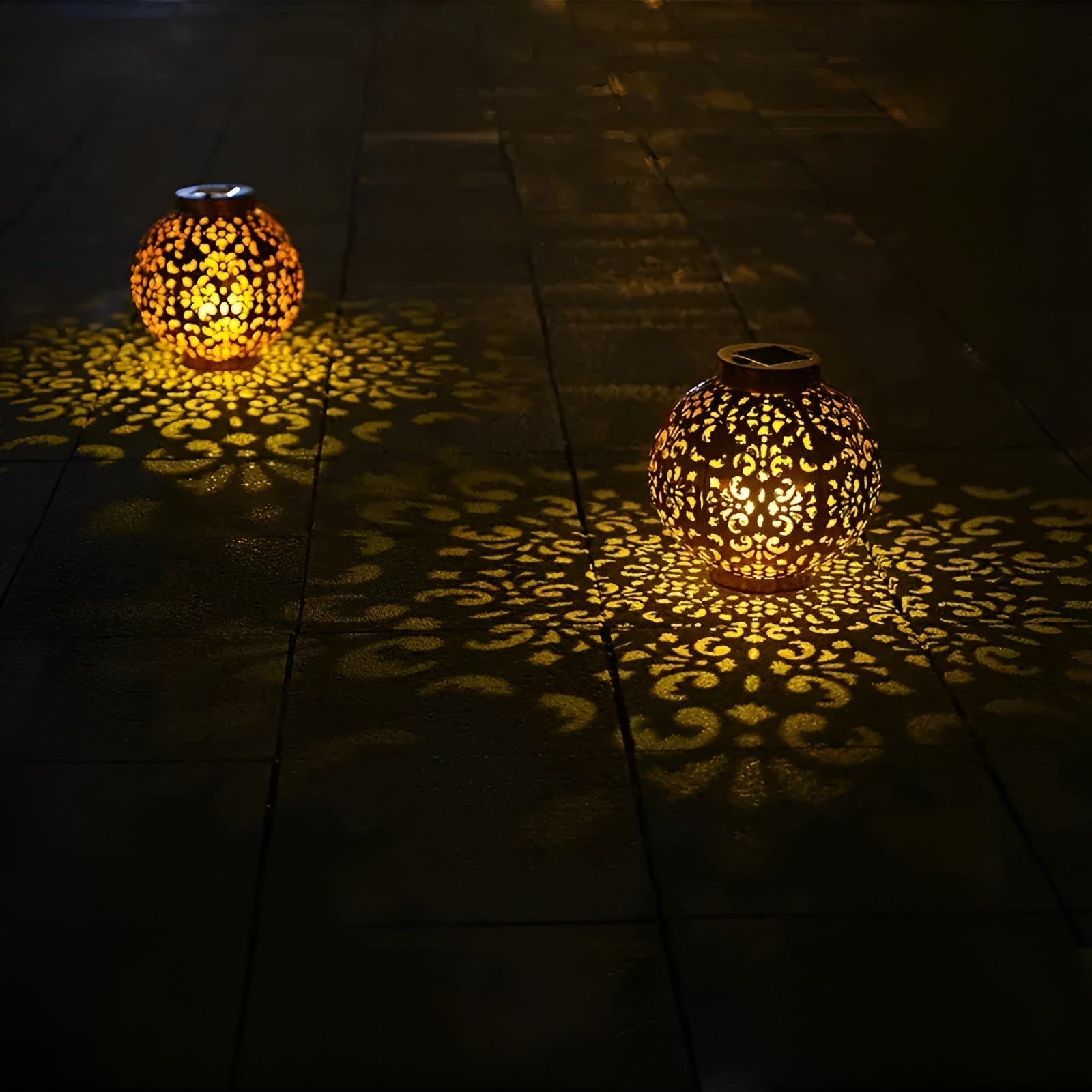 Vintage Solar Garden Lamp — Elegant Weatherproof Light 2