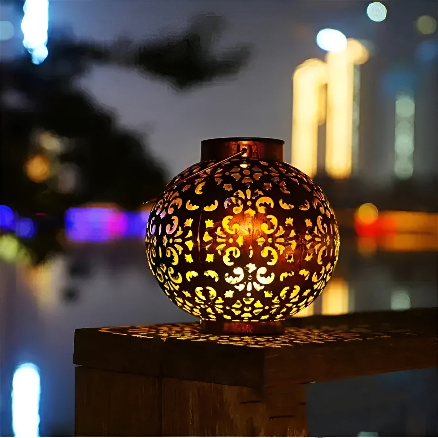 Vintage Solar Garden Lamp — Elegant Weatherproof Light 4